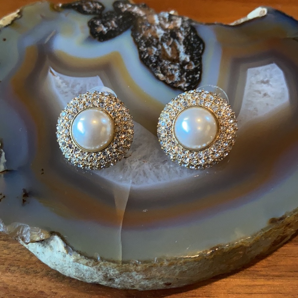 Do not share its relisting Pearl & rhinestone Gold statement earrings GUC 1” - Picture 15 of 15